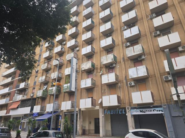 Appartamento in vendita di 137 m² in Via Luigi Einaudi, 125
