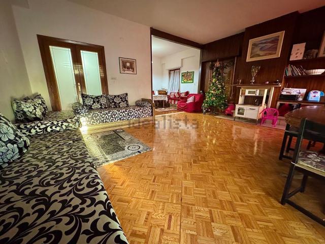 Appartamento in vendita di 137 m² in Via Monte Grappa