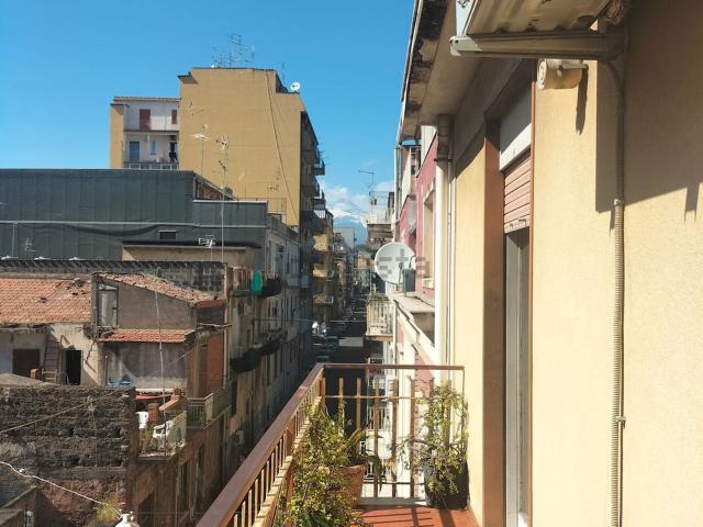 Appartamento in vendita di 137 m² in Via Salvo D&apos Acquisto