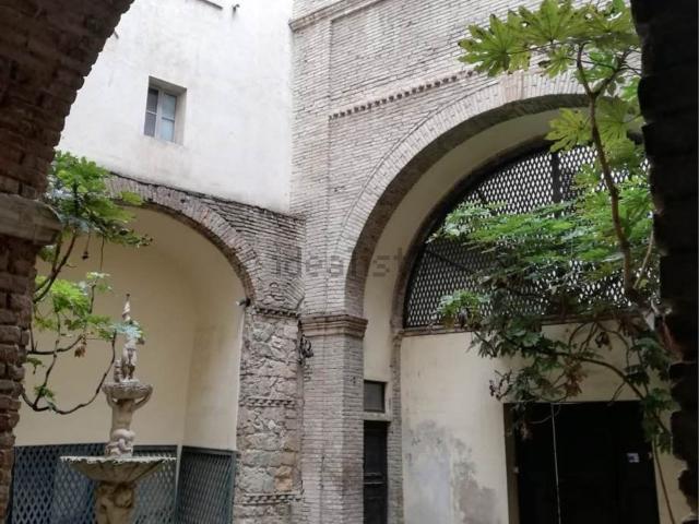 Appartamento in vendita di 137 m² in Via Portici Ercolani