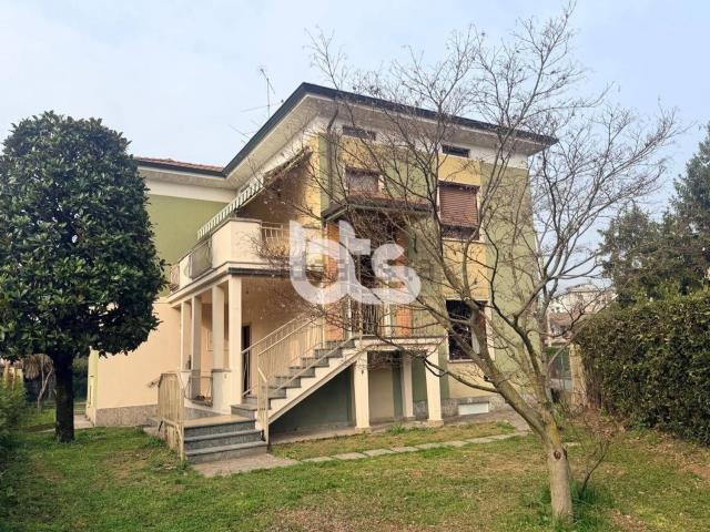 Appartamento in vendita di 137 m² in Via Roma