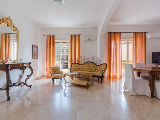 Appartamento in vendita di 137 m² in Viale Vittorio Veneto, 185