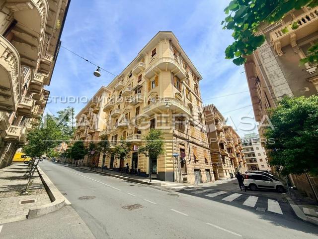 Appartamento in vendita di 137 m² in Viale Carlo Canepa, 15