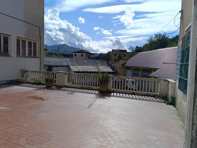 Appartamento in vendita di 137 m² in Piazza Beato Pareto, 14