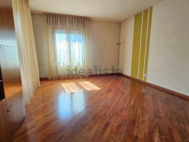 Appartamento in vendita di 138 m² in Via Antonio Emmanueli