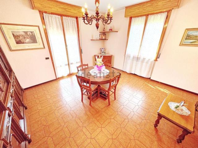 Appartamento in vendita di 138 m² in Via Alessandro Manzoni, 10