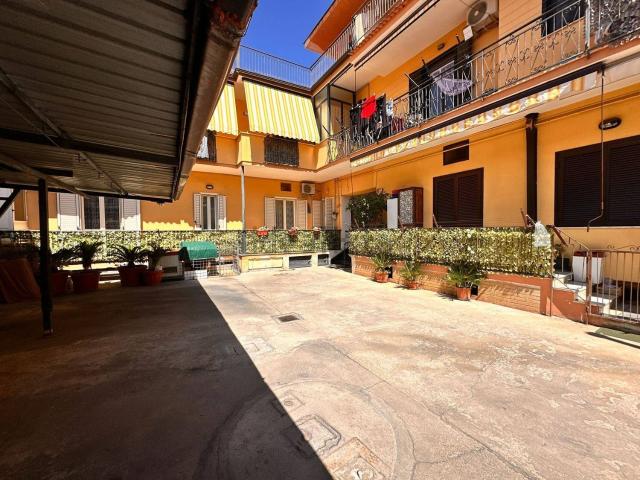 Appartamento in vendita di 138 m² in Via Appia, 356