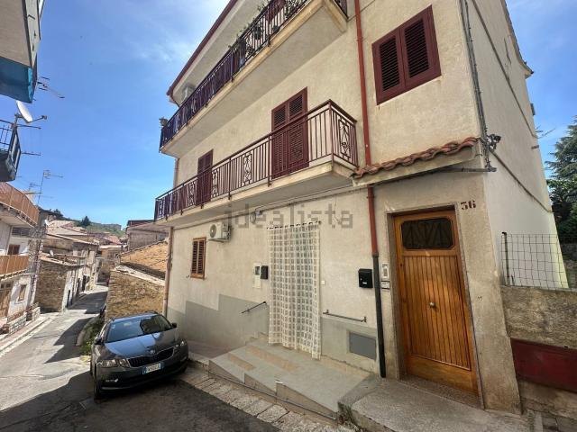 Appartamento in vendita di 138 m² in Via Golemi, 36
