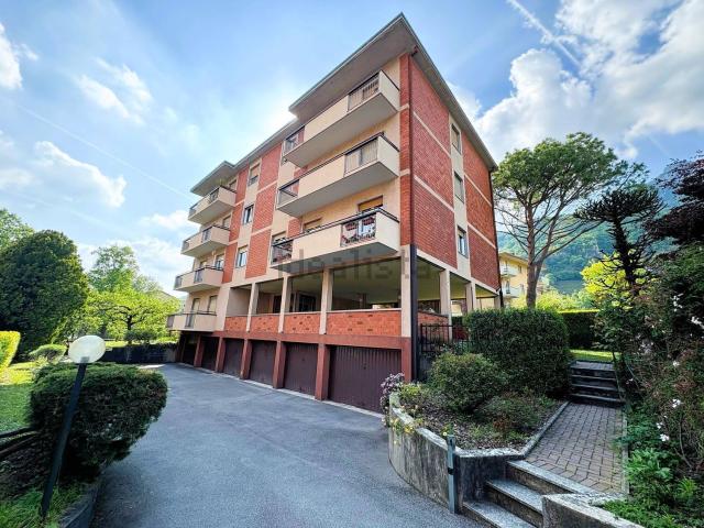 Appartamento in vendita di 138 m² in Via Giacomo Leopardi