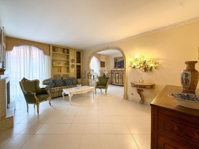 Appartamento in vendita di 138 m² in Via da Verrazzano, 20