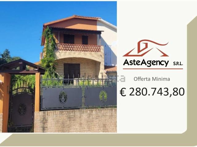 Appartamento in vendita di 138 m² in Via degli Oleandri, 14