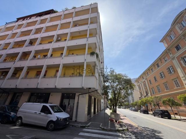 Appartamento in vendita di 138 m² in Via dei Peligni, 10