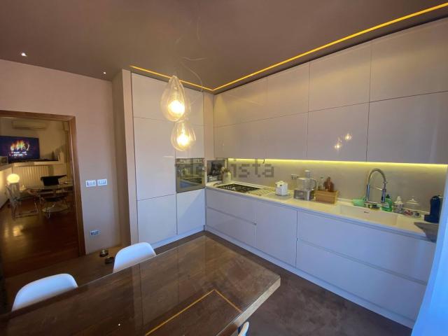 Appartamento in vendita di 138 m² in Via di Mezzo, 53