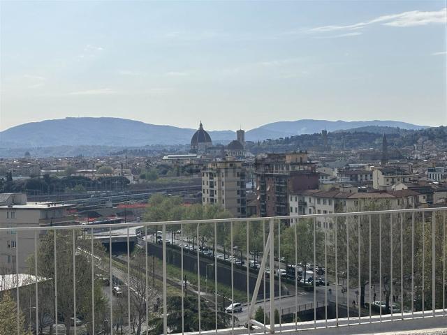 Appartamento in vendita di 138 m² in Via Luigi Gordigiani, 77