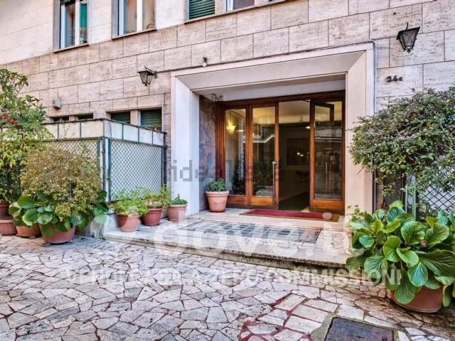 Appartamento in vendita di 138 m² in Via Monte delle Gioie, 24