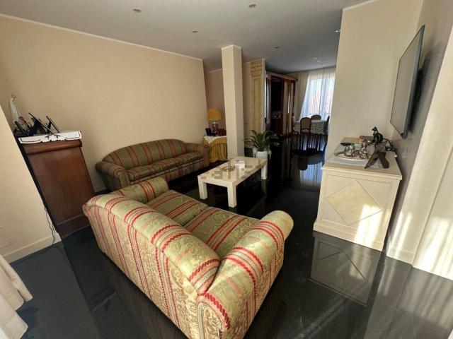 Appartamento in vendita di 138 m² in Via Martiri di Belfiore, 92