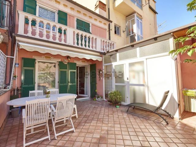 Appartamento in vendita di 138 m² in Via Nicolò Cesare Garroni, 38
