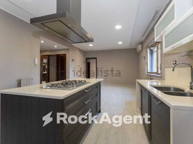Appartamento in vendita di 138 m² in Via Sebastiano Catania, 298
