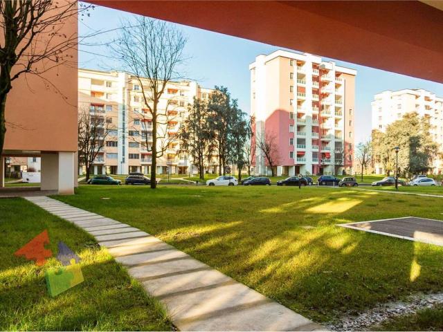 Appartamento in vendita di 138 m² in Via Sporting Mirasole, 43