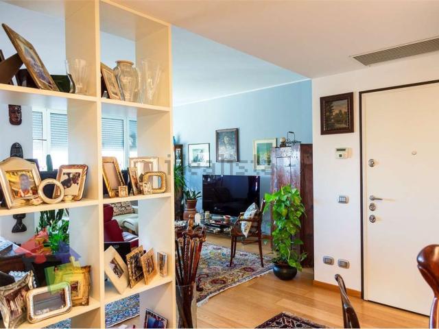 Appartamento in vendita di 138 m² in Via Sporting Mirasole, 43