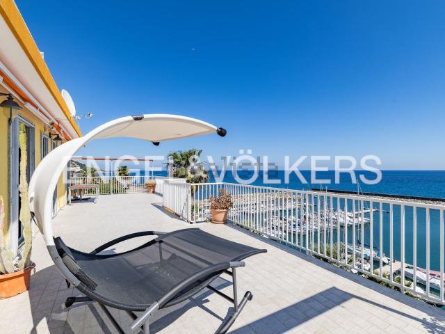 Appartamento in vendita di 138 m² in Via Palmaria