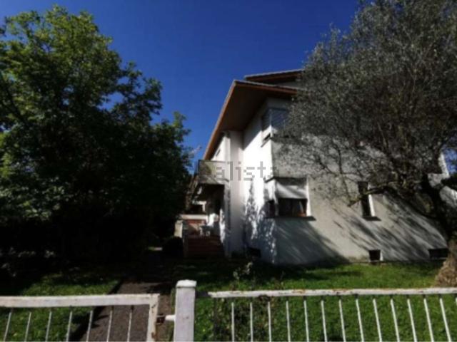 Appartamento in vendita di 138 m² in Via Rosa Zalivani