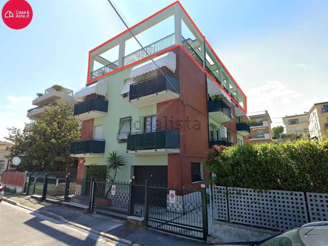 Appartamento in vendita di 138 m² in Via Toscana, 18