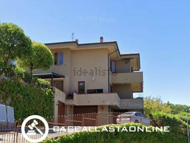 Appartamento in vendita di 138 m² in Via Urbano Salvolini