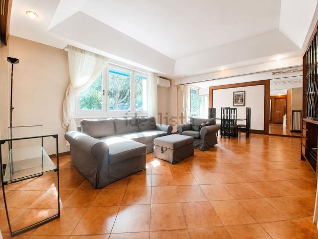 Appartamento in vendita di 138 m² in Viale Maria Ceccarini, 30