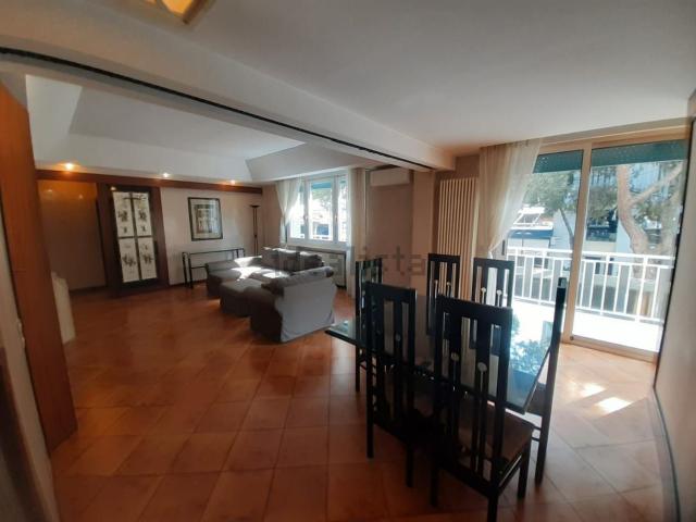 Appartamento in vendita di 138 m² in Viale Maria Ceccarini, 30