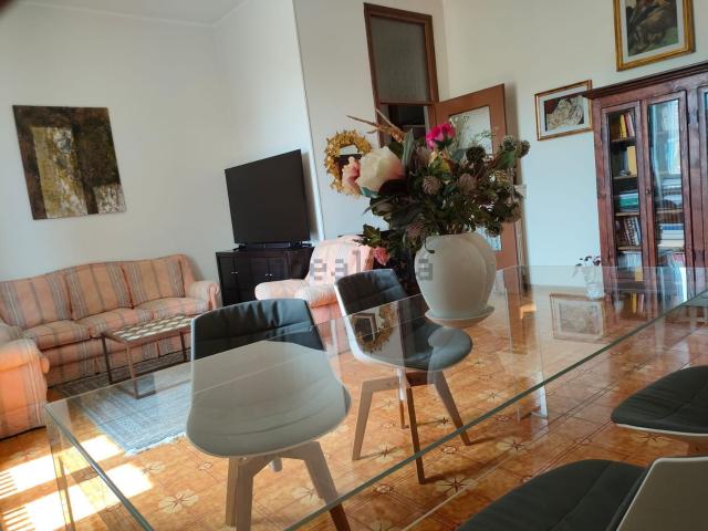 Appartamento in vendita di 138 m² in Viale Sicilia, 1