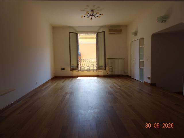 Appartamento in vendita di 138 m² in Piazza Cavour