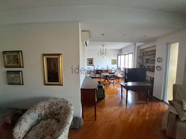 Appartamento in vendita di 139 m² in Via Calzabigi