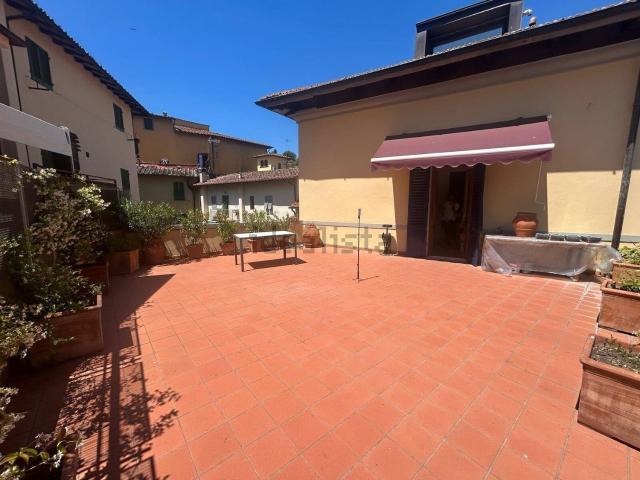 Appartamento in vendita di 139 m² in Via Cesare Battisti