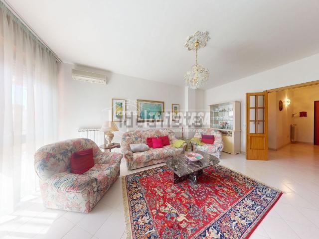 Appartamento in vendita di 139 m² in Via A. Galati, 45