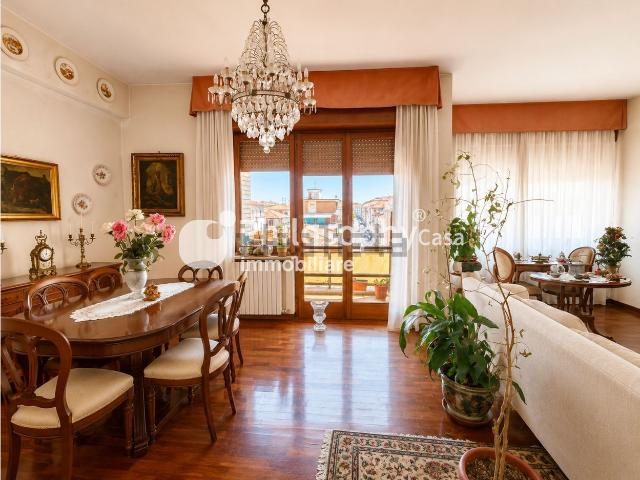 Appartamento in vendita di 139 m² in Via Alessandro Orsi