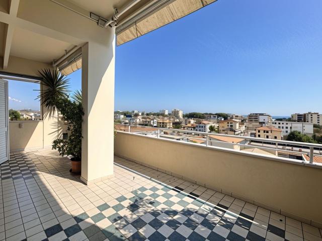 Appartamento in vendita di 139 m² in Via Galileo Galilei, 343