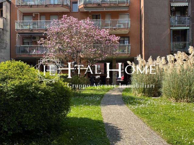 Appartamento in vendita di 139 m² in Via Giacinto Bruzzesi