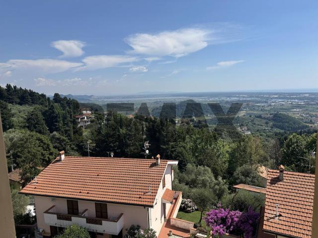 Appartamento in vendita di 139 m² in Via di Casesi, 212