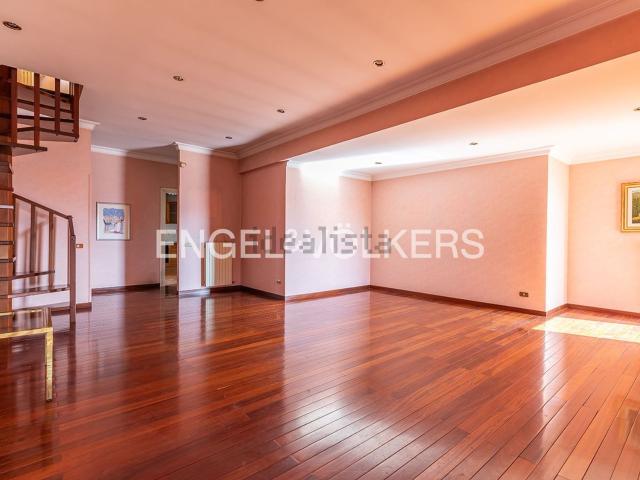 Appartamento in vendita di 139 m² in Via di Passo Lombardo