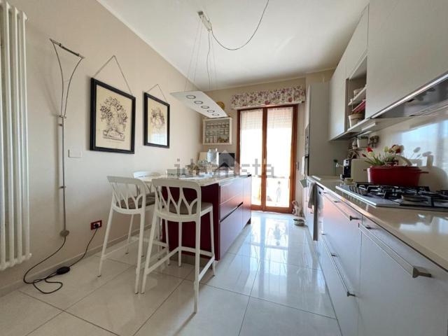 Appartamento in vendita di 139 m² in Via Fratelli Rosselli, 29