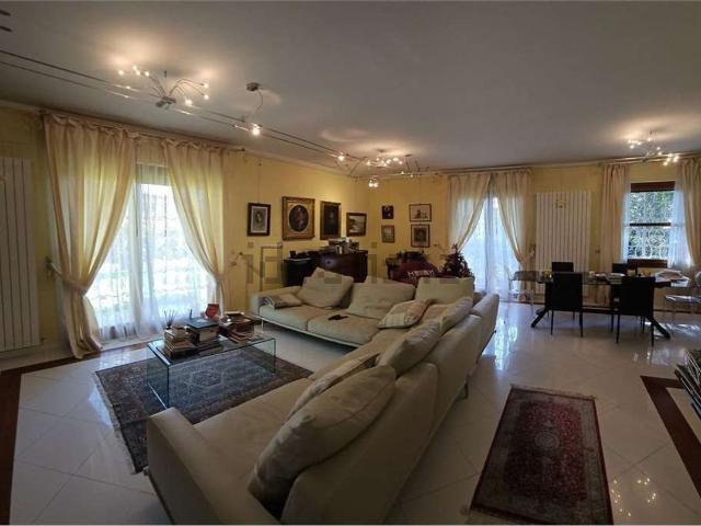 Appartamento in vendita di 139 m² in Via Hope