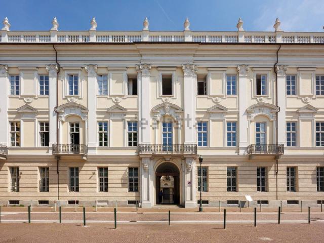 Appartamento in vendita di 139 m² in Via Luigi Des Ambrois