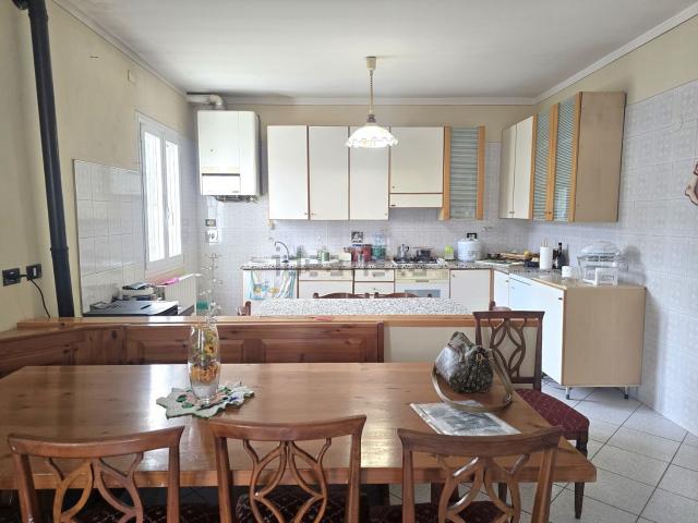 Appartamento in vendita di 139 m² in Via Mulini Valle del Tresinaro, 71