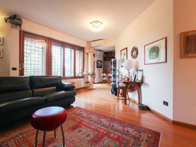 Appartamento in vendita di 139 m² in Via Tevere, 7