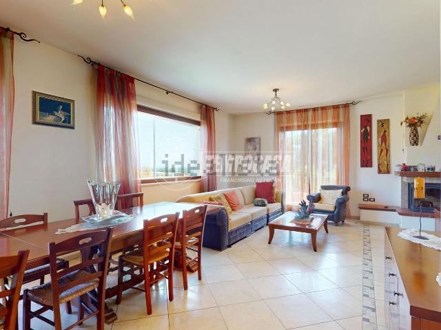 Appartamento in vendita di 140 m² in Via C. Confalonieri