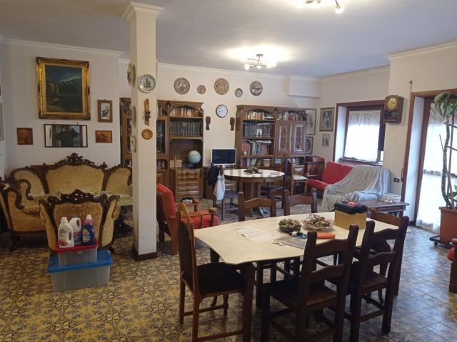 Appartamento in vendita di 140 m² in Via Corrado del Greco