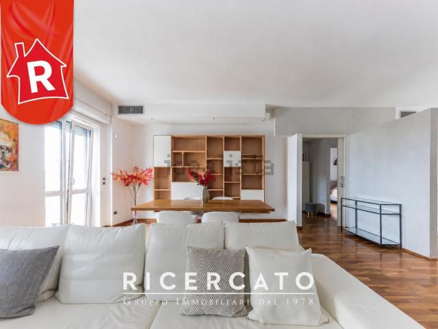 Appartamento in vendita di 140 m² in Via Cosimo de Giorgi, 79