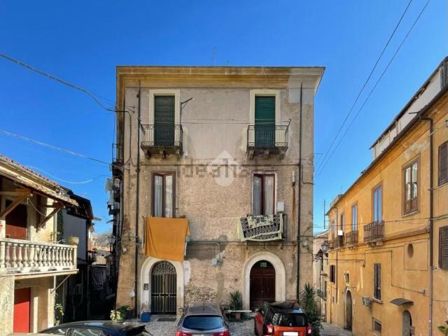 Appartamento in vendita di 140 m² in Via Cafarone, 24