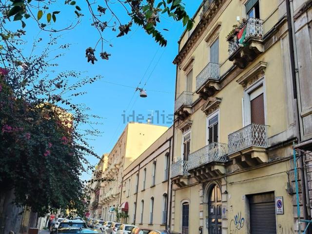 Appartamento in vendita di 140 m² in Via Camillo Finocchiaro Aprile, 102